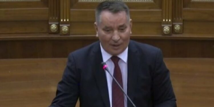 Lekaj: Le t’i vijë turp qeverisë, kemi sigurime për automjete, por jo për njerëzit që janë në automjete