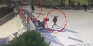 Sulm i armatosur para gjykatës në Stamboll, momenti kur ekzekutohen 2 sulmuesit – plagosen 3 policë
