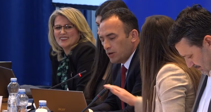 “Mos u bë dallaverexhi”, “S’ka më skandale me 53 milionë euro”, përplasje mes Thaçit e Bytyqit në komision
