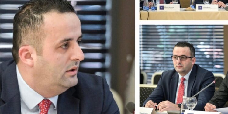 Drejtori i Arsimit Albanez Tahiraj përfaqëson komunën e Vushtrrisë në takim me Kryeministrin Kurti, bojkot nga disa komuna