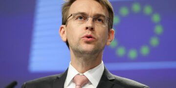 Stano: Kosova dhe Serbia nuk do përparojnë drejt BE-së, nëse s’i zbatojnë marrëveshjet