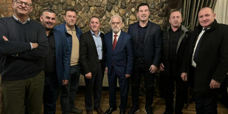 Pritje e veçantë për Xhaferin nga ish-luftëtarët e UÇK-së : Komandantin tonë në UÇK, tani Kryeministër i Maqedonisë së Veriut