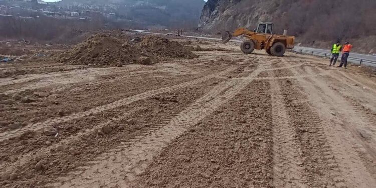 Komuna e Mitrovicës pastron zonën afër Kërshit të Dudës nga mbeturinat