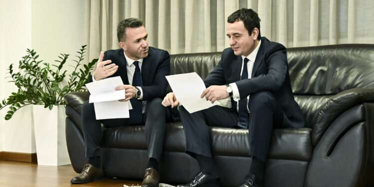 “Statusi i strukturave paralele do zgjidhet në dialog”, Këshilltari i Kurtit i përgjigjet Stanos: Mos t’i ngatërrojmë gjërat Peter