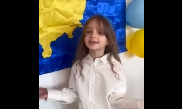 Abdixhiku uron për pavarësi me një video të vajzës së tij duke recituar “Kosova e imja sa shumë që të dua”