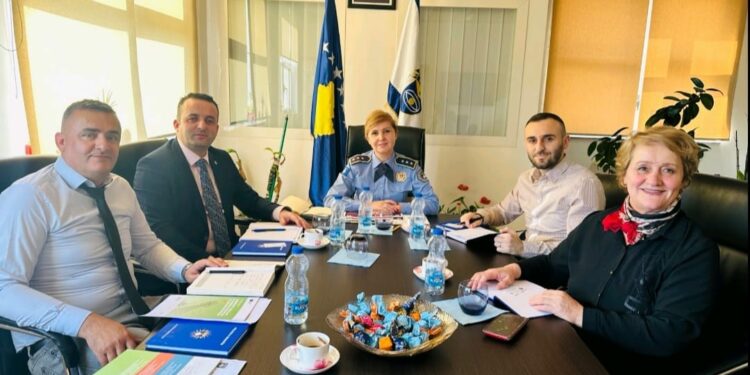 Drejtori Rajonal mban takim me drejtorët e DKA-ve, të tri komunave në rajonin e Mitrovicës/Diskutohet për sigurinë në shkolla
