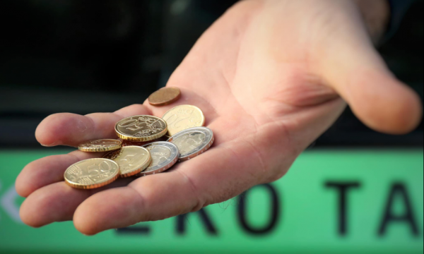 Konfiskohen afro 2 mijë euro të falsifikuara – përfshirë monedha 5 dhe 100 euro