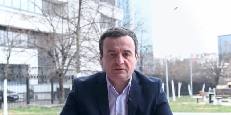 Kurti me video në gjuhën serbe: Rregullorja e BQK-së s’e ndalon Serbinë që të ndihmojë financiarisht komunitetin serb