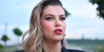 Leonora Jakupi ndanë pak nga përditshmëria, zbulon se më kë po pi kafe