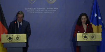 Ministri gjerman i Mbrojtjes për dinarin: Kosova ka të drejtë ta zbatojë ligjin, por duhet komunikim më i përshtatshem