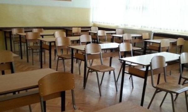 Rënia e numrit të nxënëseve, shkollat në fshatra rrezikojnë të mbyllen