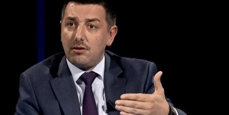 Valon Syla komenton shtatoren e Kurtit: Po më vjen keq prej katunit Peran