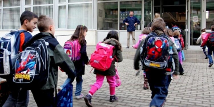 Po mbesim pa nxënës/ Rreth 500 nxënës kërkuan fletëkalime vetëm në 5 Komuna të Kosovës