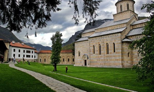 Zanafilla e kontestit për 24 hektarët përreth Manastirit të Deçanit