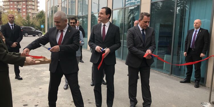 Kurti, Sveçla e Camaj inaugurojnë objektin e ri të prodhimit të dokumenteve të MB-së