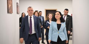 A po afrohet presidentja Osmani me LDK-në? Tre postime brenda ditës krah Imri Ahmetit, kryetar i Lipjanit dhe sekretar i përgjithshëm i LDK-së