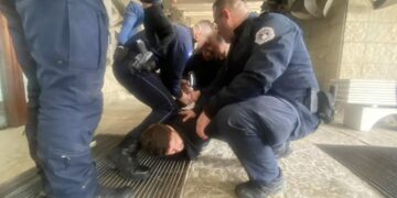 Policia e Kosovës arreston aktivistët e PSD-së, pasi e penguan fjalimin e Kurtit e Nagavcit tek Biblioteka