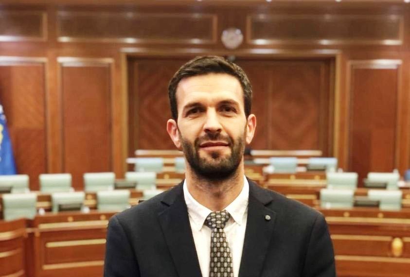 Rrahmani i tregon prapaskenat me Dejona Mihalin: S’ka provuar të më japë fjalime apo statuse