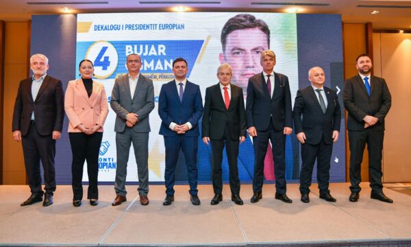 Bujar Osmani prezanton platformën për president të RMV, Ali Ahmeti tregon 10 zotimet e koalicionit Fronti Europian