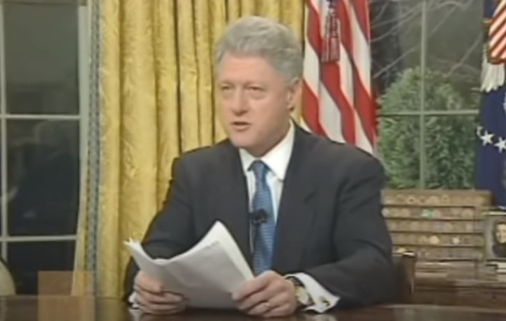 Momenti kur Bill Clinton dha urdhër për nisjen e bomardimeve të NATO-s mbi ushtrinë dhe policinë serbe