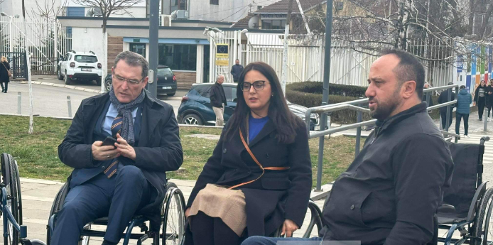 Dita Ndërkombëtare e Përdoruesve të Karrocës, në Prishtinë ende shumë sfida në lëvizjen e tyre të lirë