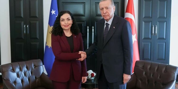Osmani me Erdoganin: Kënaqësi të rikonfirmojmë thellimin e raporteve bilaterale