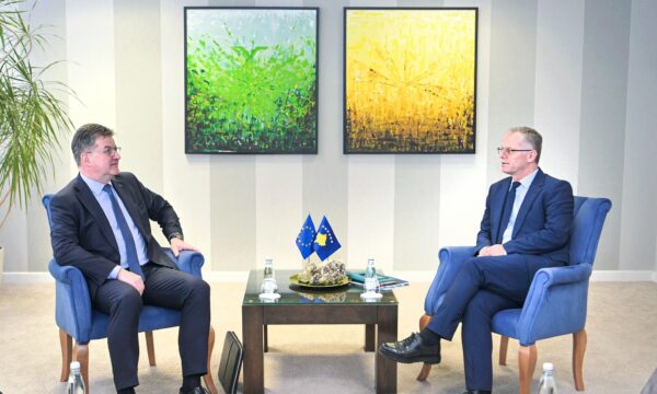 Bislimi pas takimit me Lajçakun: Sqaruam se anëtarësimi në KiE dhe dialogu janë procese të ndara