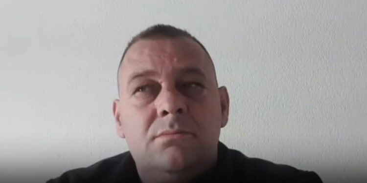 Flet vëllai i Hasan Dakajt, tregon se si është gjendja e tij shëndetësorë në burg (Video)