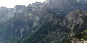 Komisariati i Tropojës konfirmon se një kroate ka vdekur në Majën e Jezercës, disa turistë tjerë kanë mbetur të bllokuar