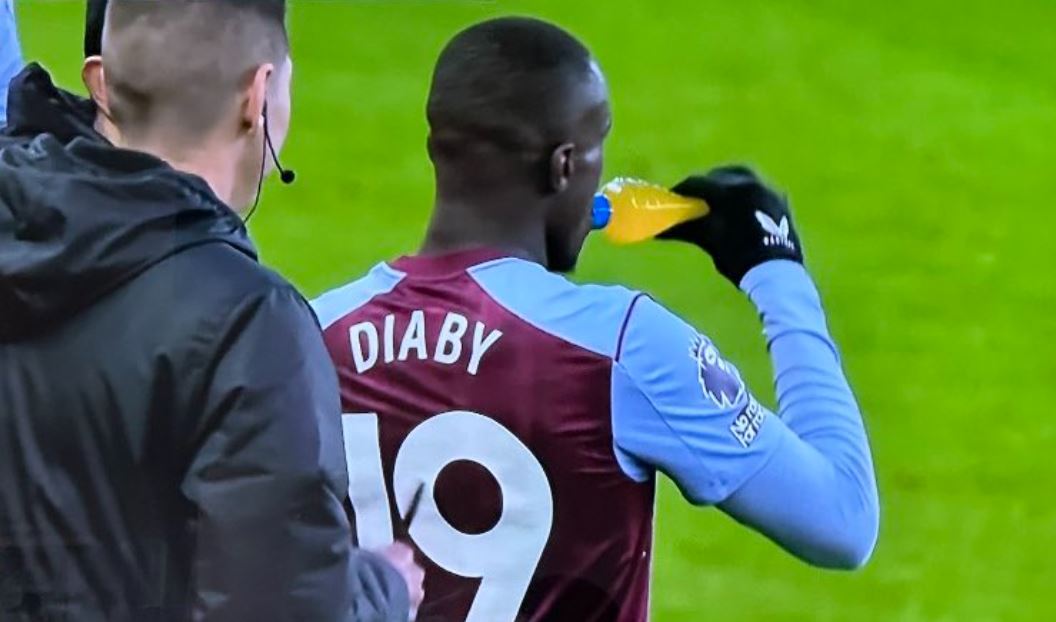 Fantastike, lojtarët bëjnë iftar në ndeshjen Aston Villa – Wolves