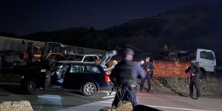 Ndalohet në veri një automjet i cili po barte pajisje mjekësore: Dyshohet se ka hyrë përmes rrugëve ilegale në Kosovë