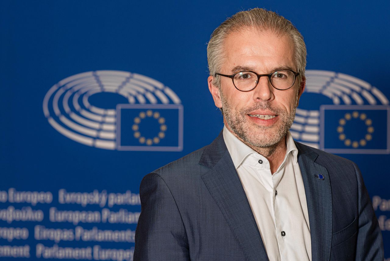 Reuten: Sanksionuam Kosovën jo agresorin, duhen hapa ndaj Vuçiqit e Dodikut