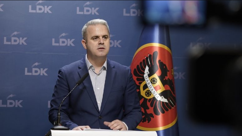 Azemi: Pushteti i VV-së po heshtë edhe për arrestimin e Hasan Krasniqit