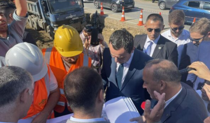 Albin Kurti dhe Liburn Aliu nesër bashkë në terren për të shënuar fillimin e punimeve në rrugën Prishtinë- Mitrovicë