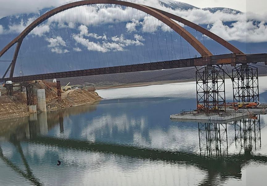 Pamjet e urës së Kukësit, do të shkurtojë rrugën e kosovarëve për 3 minuta në Shqipëri