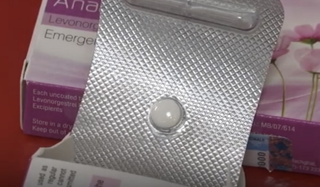 Vajzat e gratë po e përdorin me të madhe pilulën antishtatzëni – veçohen 18-22 vjeçaret (VIDEO)