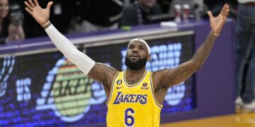 Historike: Lebron James bëhet basketbollisti i parë në NBA që arrin shifrën e 40 mijë pikëve