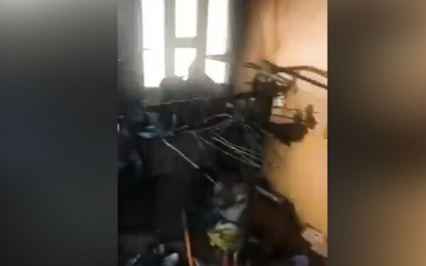 Nënkryetarja e Zveçanit dyshon se Lista Serbe e “Brigada e Veriut” i kanë djegur lokalet