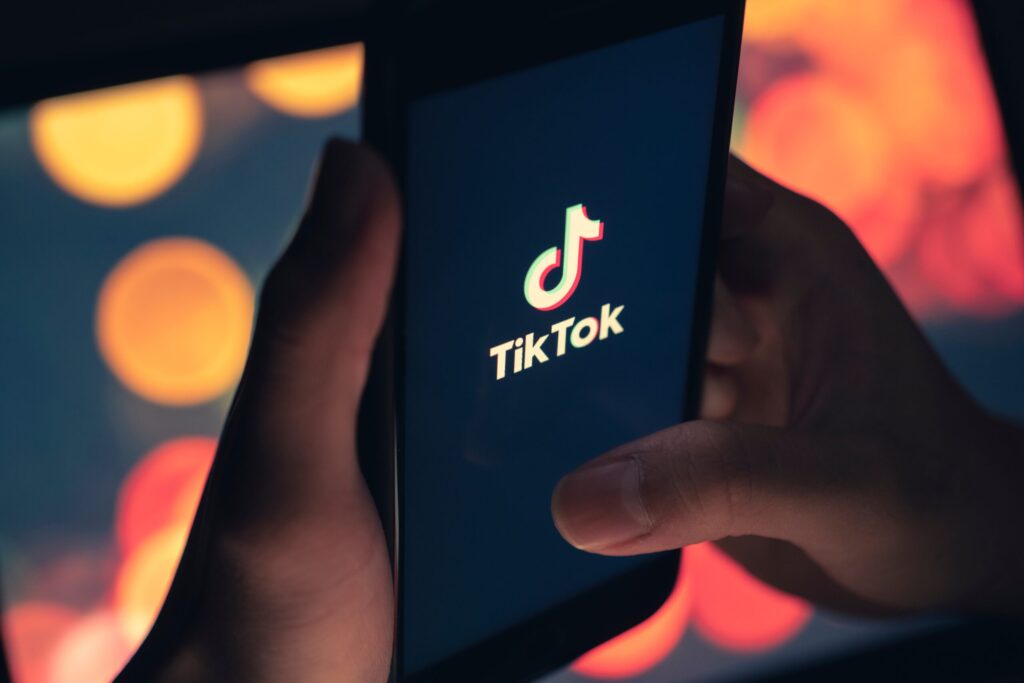 Ndodh në Gjakovë: U rrahën për një fotografi të postuar në TikTok, 10 persona përfundojnë në mbajtje