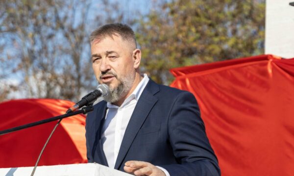 Sami Lushtaku del me një postim në Facebook pasi Specialja ia konfiskoi mbrëmë telefonin