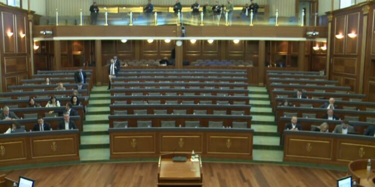 VV lëshoi sallën, dy deputetë të saj ende të pranishëm në Kuvend