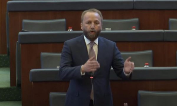 Kush është kompania “misterioze” që ka marrë 42 milionë euro nga QKUK dhe Ministria? Abelard Tahiri bën thirrje për hetime të thella