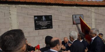 Vendoset Pllakë Nderi për Azem Sylën në shtëpinë e tij në Kishnarekë