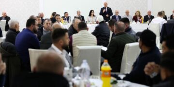 Haradinaj shkon për iftar në Klinë: Kosova kurrë s’ka pasur më shumë nevojë për AAK-në se sot
