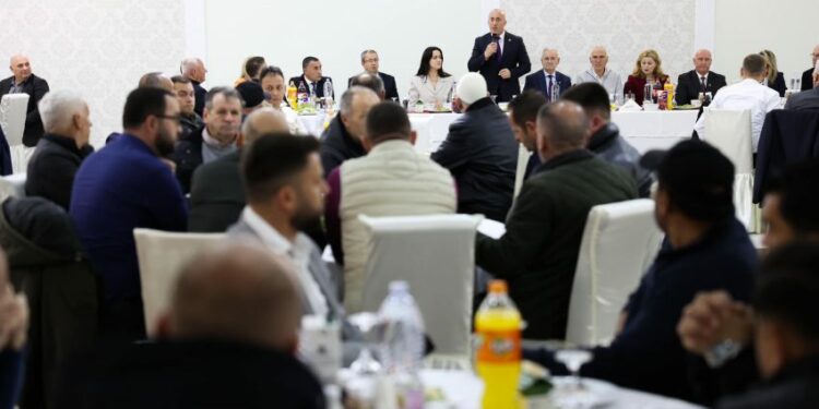 Haradinaj shkon për iftar në Klinë: Kosova kurrë s’ka pasur më shumë nevojë për AAK-në se sot
