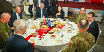 Osmani shtron iftar për ushtarët e KFOR-it turk në Kosovë