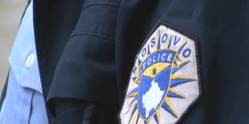 Ishte me të dashurën, sulmohet nga ish-bashkëshortja dhe vajza e tij një person në Mitrovicë