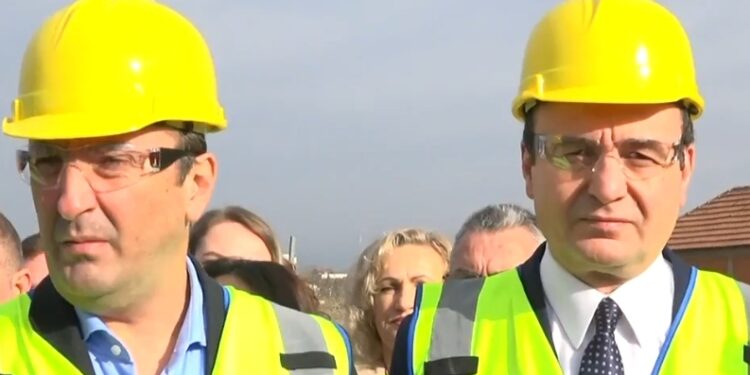 Nisin punimet për zgjerimin e rrugës Prishtinë – Mitrovicë, Kurti dhe Aliu kritikojnë projektin e mëhershëm