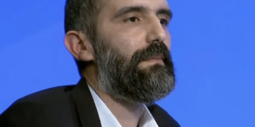 Abrashi: Opozitë e dashur, pallavrat anash, niseni mocionin