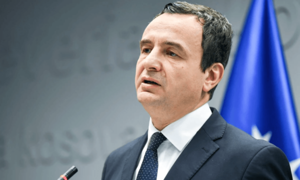 Kurti përkujton Agim Hajrizin, Latif Berishën dhe Bajram Kelmendin: Vepra e tyre nuk shlyhet prej kujtesës